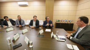 Representantes da Abrapa apresentam programa de estocagem de algodão ao Ministro da Agricultura e Pecuária